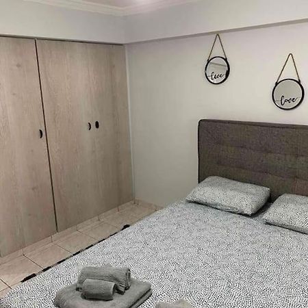 Olas 1-Bedroom Apartment Near The Center Of Athena Bagian luar foto
