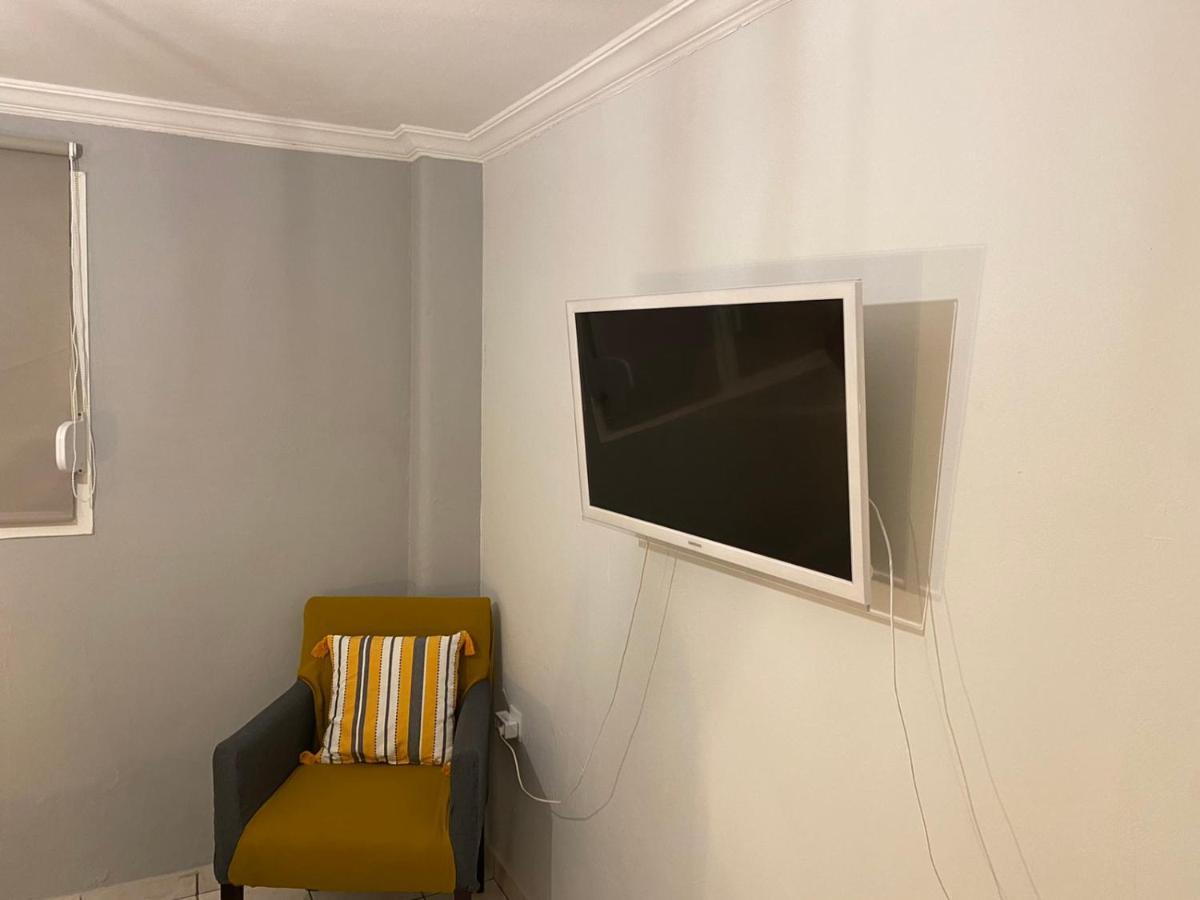 Olas 1-Bedroom Apartment Near The Center Of Athena Bagian luar foto